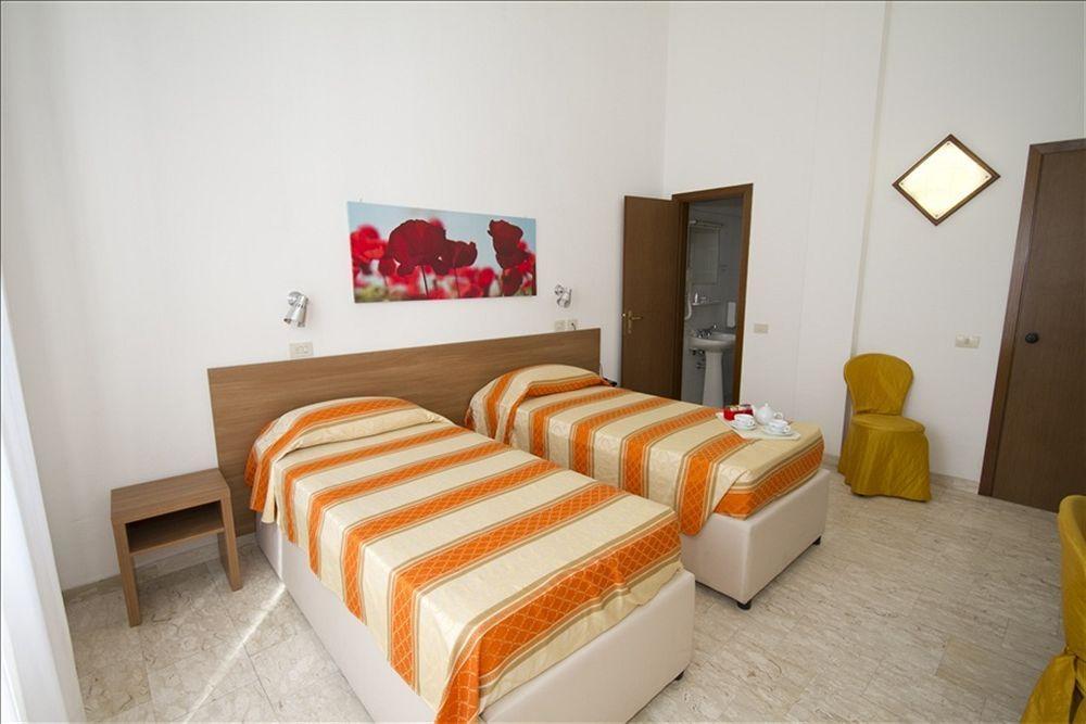 Hotel Derna Viareggio Exterior photo
