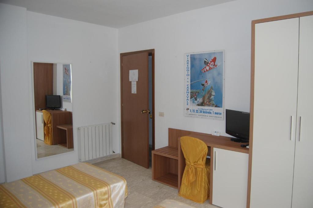 Hotel Derna Viareggio Exterior photo