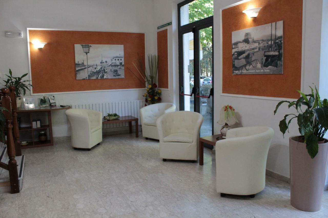Hotel Derna Viareggio Exterior photo