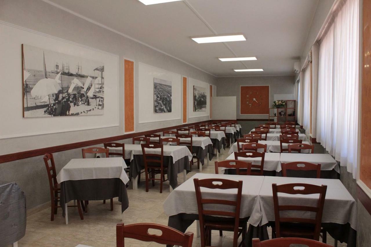 Hotel Derna Viareggio Exterior photo