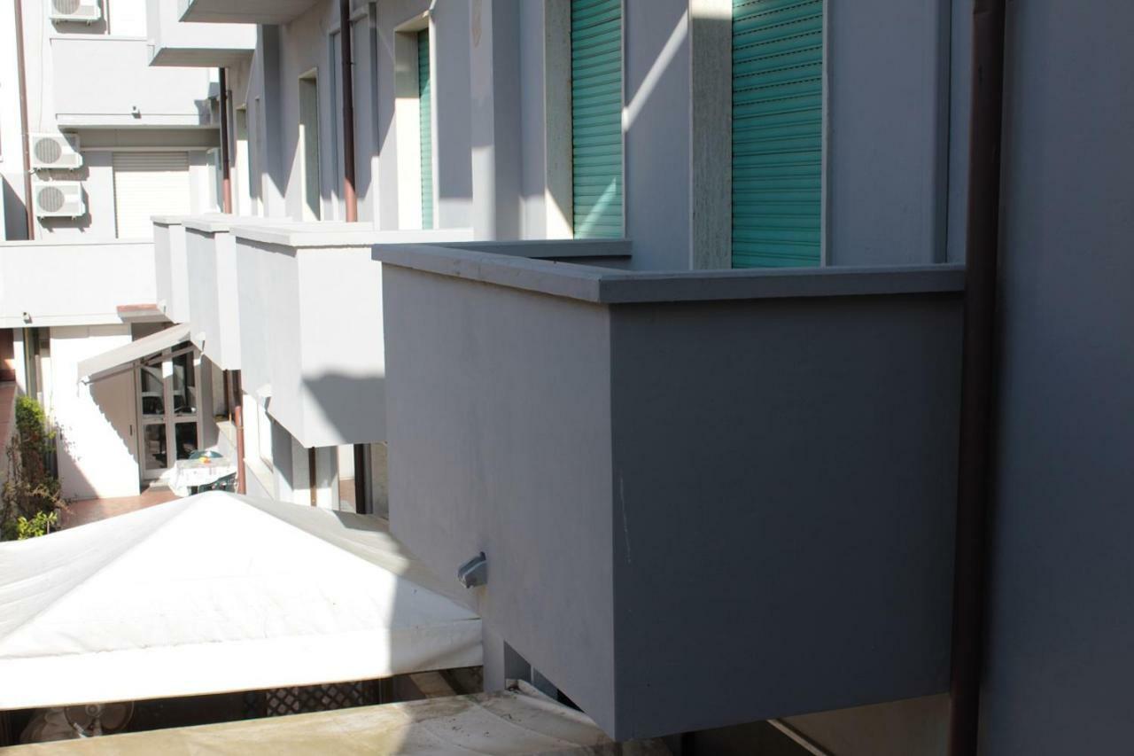 Hotel Derna Viareggio Exterior photo