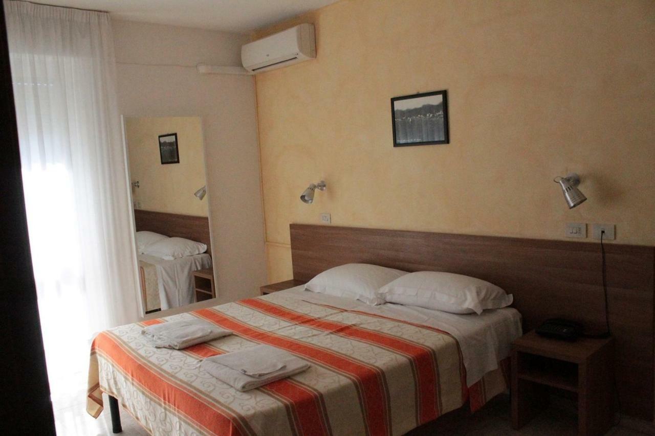 Hotel Derna Viareggio Exterior photo